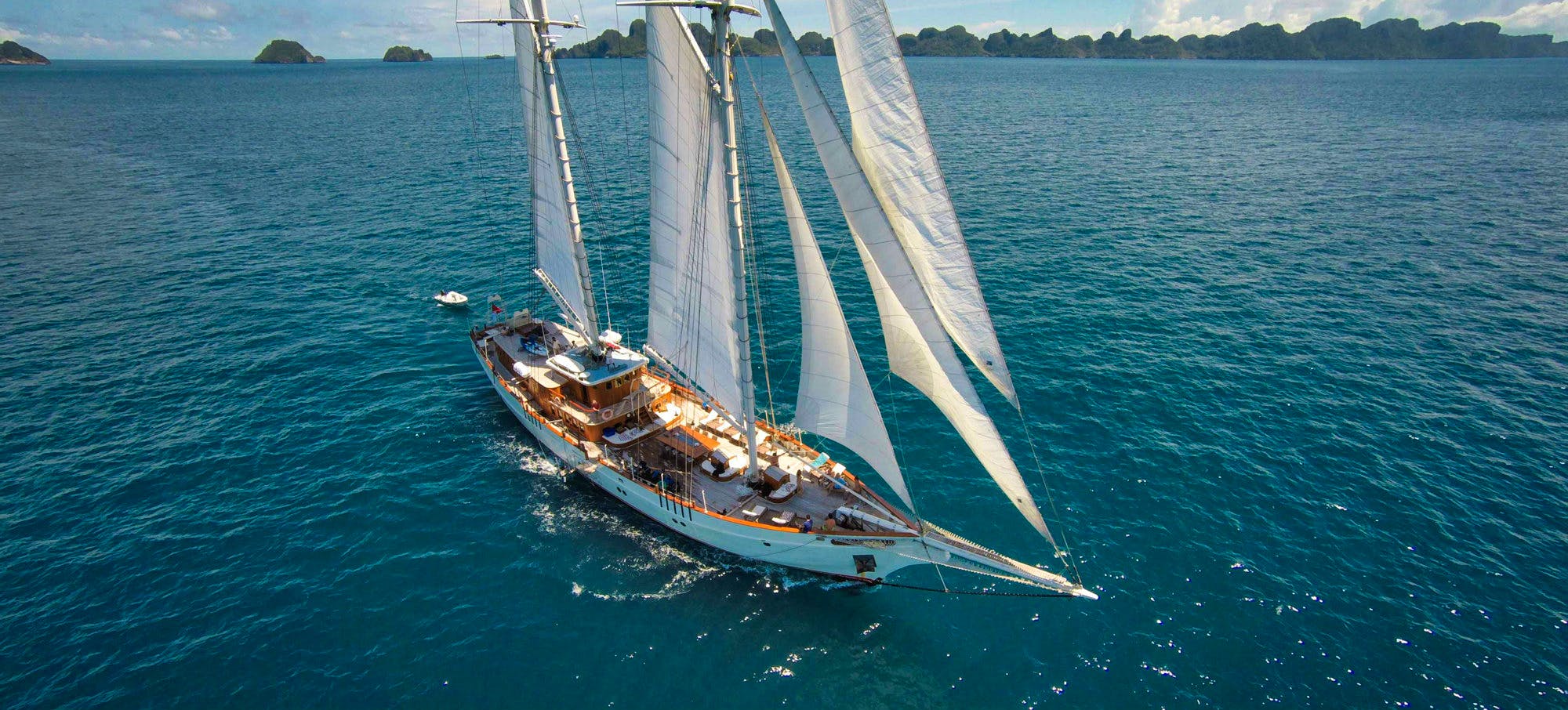 MUTIARA LAUT Yacht for Charter Luxury Yacht Charter MUTIARA LAUT Yacht for Charter Luxury Yacht Charter